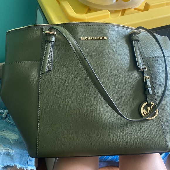 ❗CLOSET CLOSING ❗✨NWOT✨Michael Kors Charlotte Bag - Picture 10 of 10